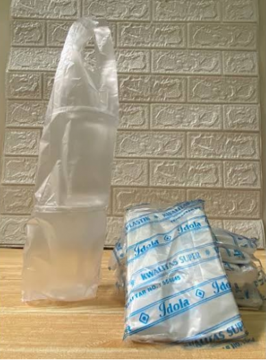 Kresek HD 2 Cup IDOLA dari pabrik BOYO isi 65 pcs Bahan murni, bening susu, tidak bau, plastik Gelas take away