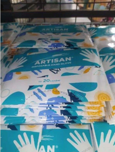 Sarung Tangan Plastik Artisan disposable Handgloves isi 20 lembar. Lebih besar ukurannya dibandingkan yg umum di pasaran, Kualitas bagus